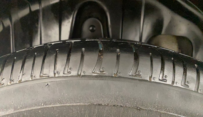 2022 Mahindra XUV300 W8 (O) 1.5 DIESEL, Diesel, Manual, 78,278 km, Right Rear Tyre Tread