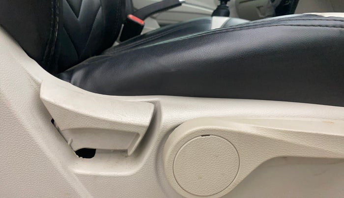 2022 Mahindra XUV300 W8 (O) 1.5 DIESEL, Diesel, Manual, 78,278 km, Driver Side Adjustment Panel