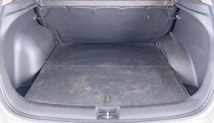 2015 Hyundai Creta 1.6 S, Petrol, Manual, 28,502 km, Boot Inside