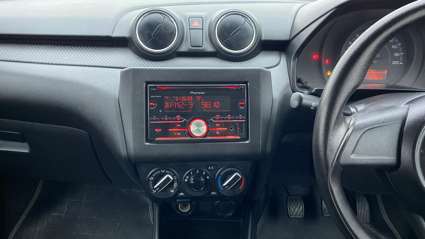 2018 Maruti Swift LXI D, Petrol, Manual, 25,822 km, Air Conditioner