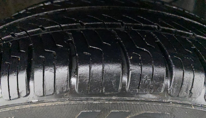 2014 Honda Brio S MT, Petrol, Manual, 63,492 km, Right Front Tyre Tread