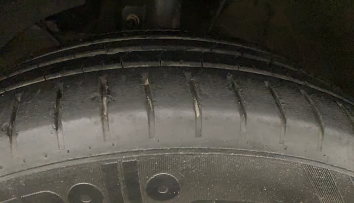2022 Maruti Baleno ZETA PETROL 1.2, Petrol, Manual, 33,911 km, Left Front Tyre Tread