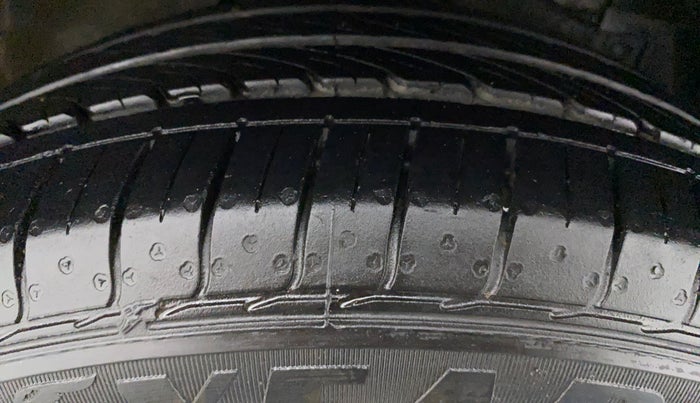 2021 Maruti Ciaz SIGMA 1.5 SHVS MT  PETROL, Petrol, Manual, 11,477 km, Right Front Tyre Tread