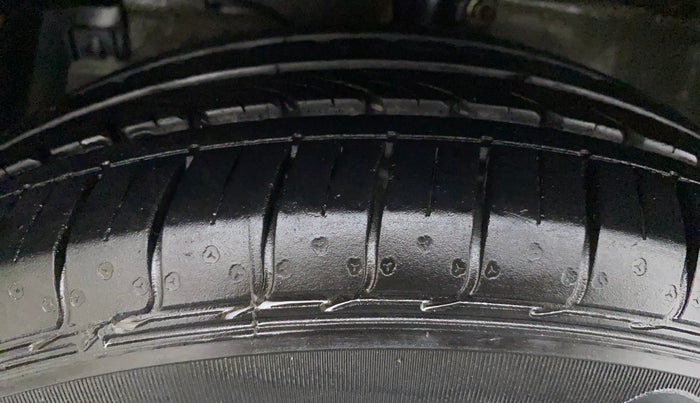 2021 Maruti Ciaz SIGMA 1.5 SHVS MT  PETROL, Petrol, Manual, 11,477 km, Left Front Tyre Tread