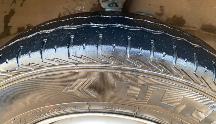 2023 Maruti Eeco 5 STR AC CNG, CNG, Manual, 43,667 km, Right Front Tyre Tread