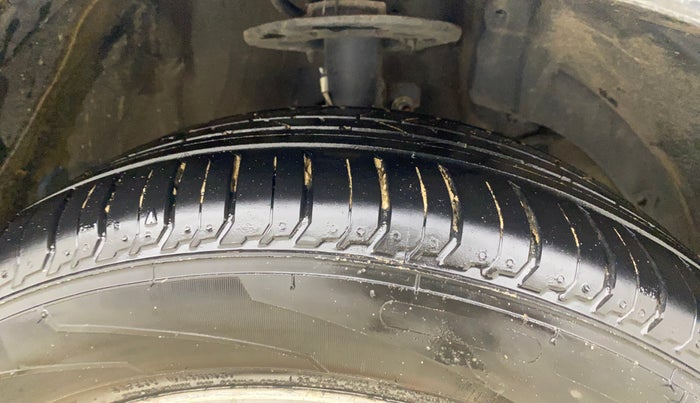 2018 Maruti Baleno ZETA PETROL 1.2, CNG, Manual, 1,42,651 km, Right Front Tyre Tread