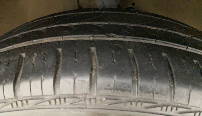 2011 Maruti Swift Dzire LXI, Petrol, Manual, 69,368 km, Right Front Tyre Tread