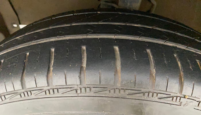 2011 Maruti Swift Dzire LXI, Petrol, Manual, 69,368 km, Left Front Tyre Tread