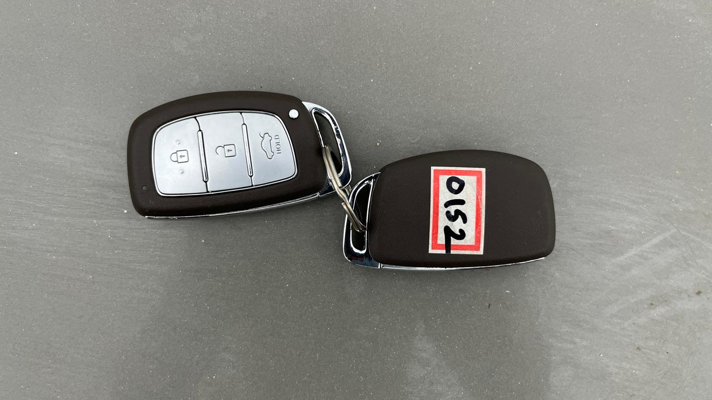 2024 Hyundai EXTER SX (O) Connect 1.2 MT Knight Edition Dual Tone, Petrol, Manual, 12,714 km, Key Close Up