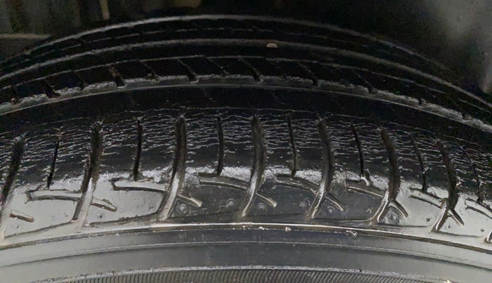 2015 Maruti Swift ZXI, Petrol, Manual, 34,422 km, Right Front Tyre Tread