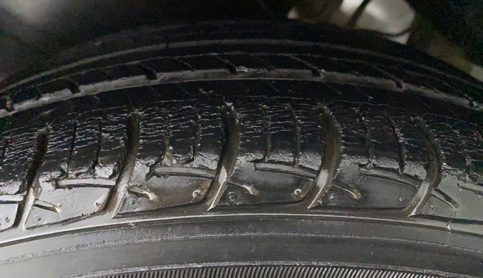 2015 Maruti Swift ZXI, Petrol, Manual, 34,422 km, Left Rear Tyre Tread