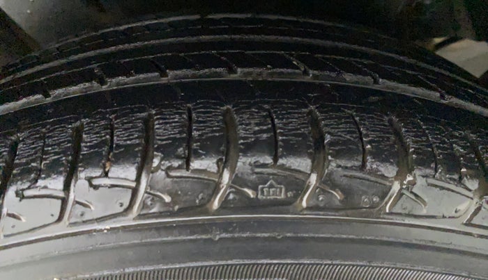 2015 Maruti Swift ZXI, Petrol, Manual, 34,422 km, Left Front Tyre Tread
