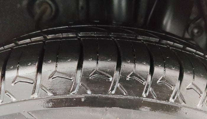 2016 Hyundai Elite i20 SPORTZ 1.2, CNG, Manual, 69,894 km, Left Rear Tyre Tread