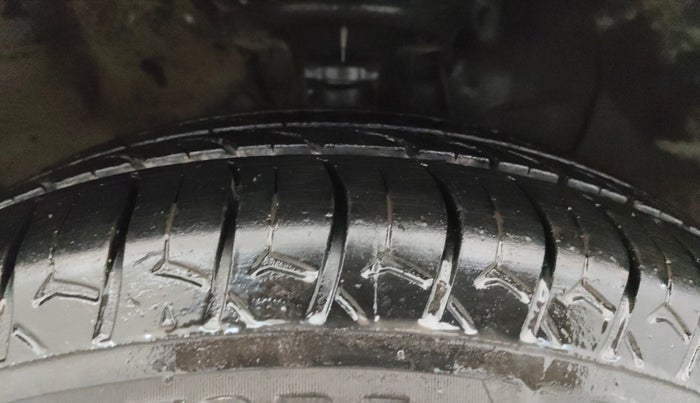 2016 Hyundai Elite i20 SPORTZ 1.2, CNG, Manual, 69,894 km, Right Front Tyre Tread