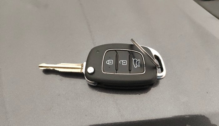 2016 Hyundai Elite i20 SPORTZ 1.2, CNG, Manual, 69,894 km, Key Close Up