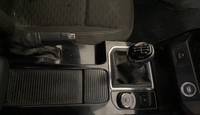 2021 Renault Kiger RXZ MT, CNG, Manual, 1,09,493 km, Gear Lever