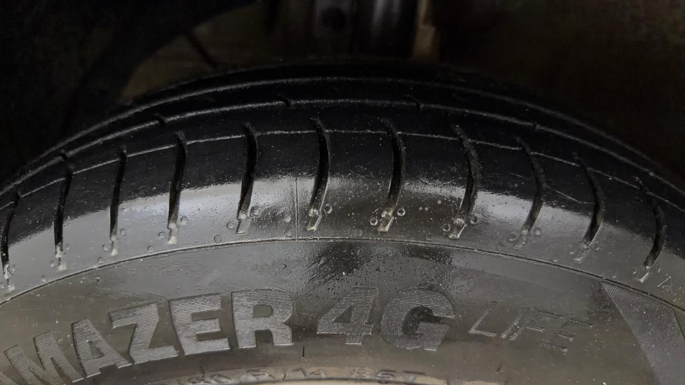 2019 Maruti Swift LXI, Petrol, Manual, 57,241 km, Left Front Tyre Tread