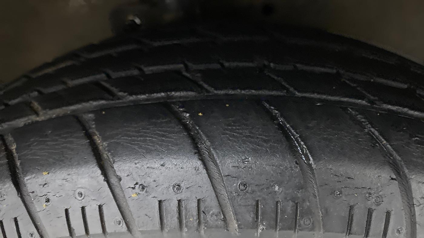 2016 Maruti Celerio VXI (O) AMT, Petrol, Automatic, 36,415 km, Right Front Tyre Tread