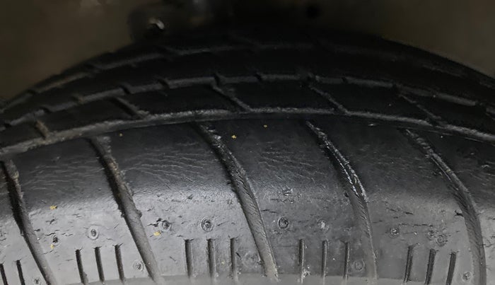 2016 Maruti Celerio VXI (O) AMT, Petrol, Automatic, 36,415 km, Right Front Tyre Tread