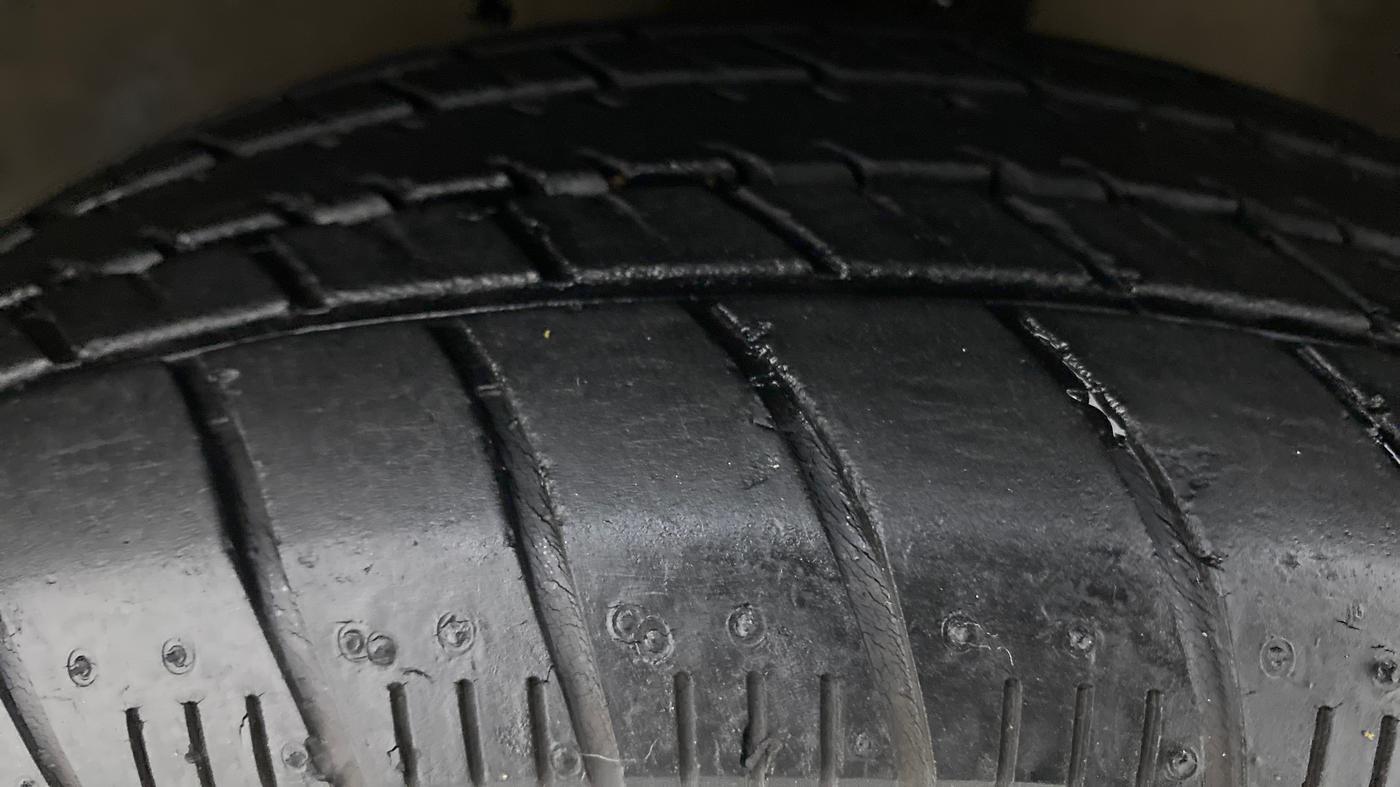 2016 Maruti Celerio VXI (O) AMT, Petrol, Automatic, 36,415 km, Left Front Tyre Tread