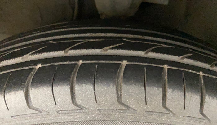 2011 Hyundai i10 SPORTZ 1.2 AT, Petrol, Automatic, 65,381 km, Left Front Tyre Tread