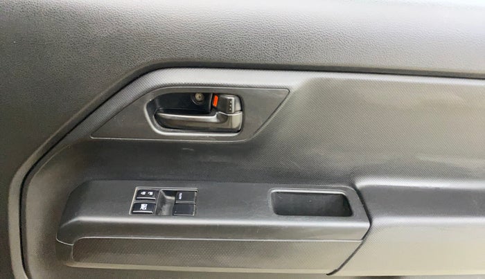 2021 Maruti New Wagon-R LXI CNG (O) 1.0, CNG, Manual, 45,986 km, Driver Side Door Panels Control