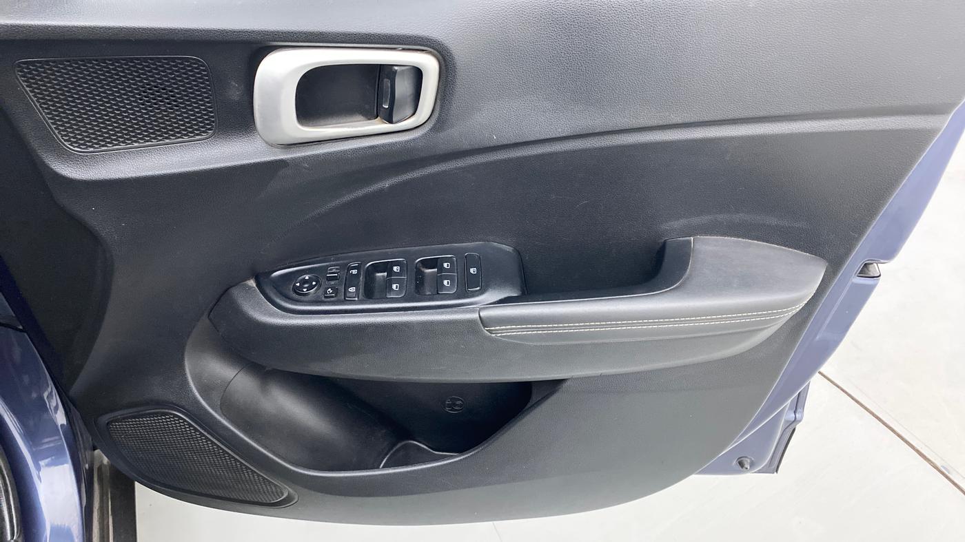 2019 Hyundai VENUE SX(O) 1.4 CRDI, Diesel, Manual, 88,249 km, Driver Side Door Panels Control
