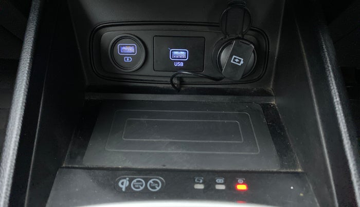 2019 Hyundai VENUE SX(O) 1.4 CRDI, Diesel, Manual, 88,249 km, Wireless Charger