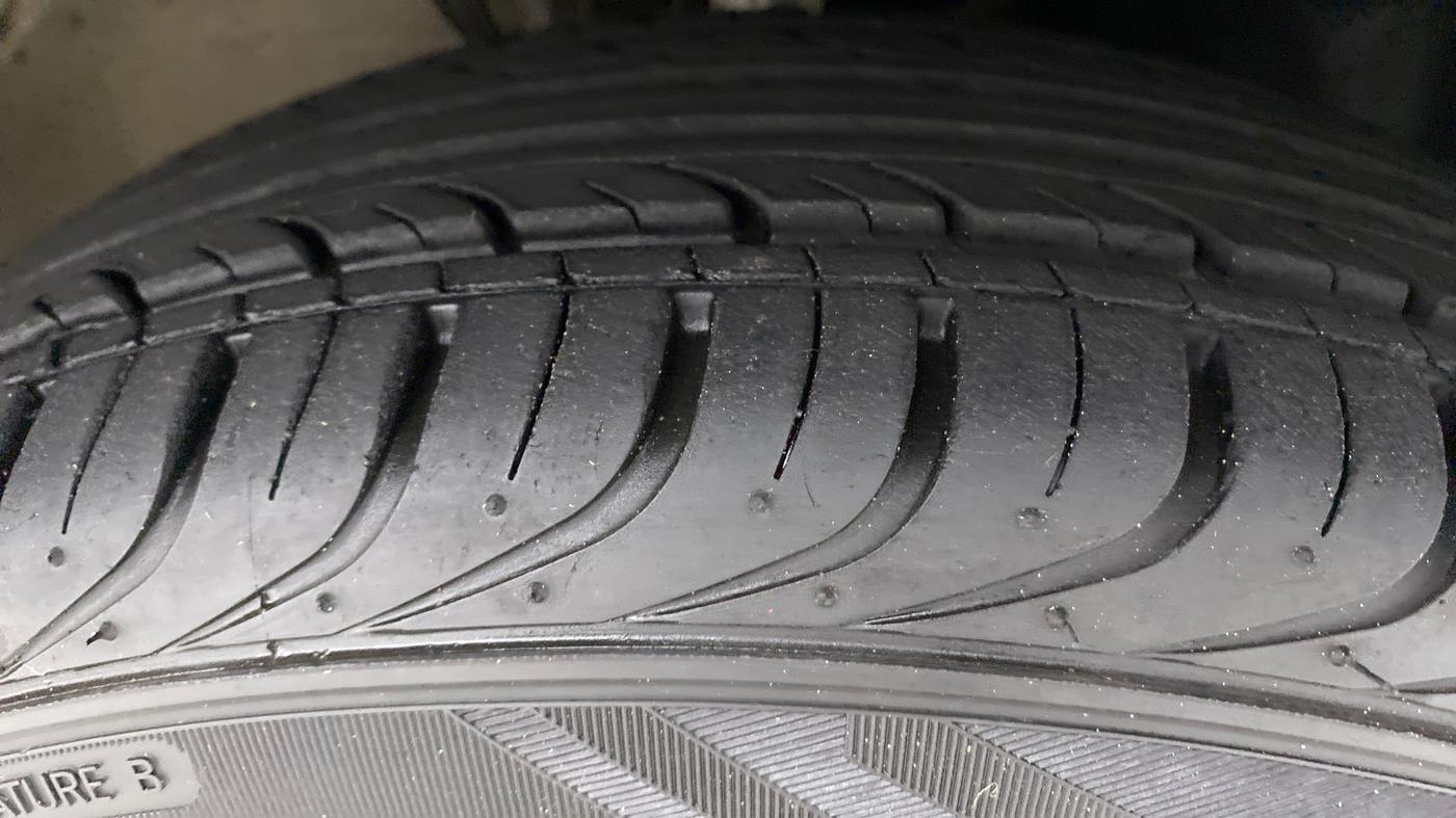 2019 Volkswagen Ameo Trendline 1.0, Petrol, Manual, 5,870 km, Right Front Tyre Tread