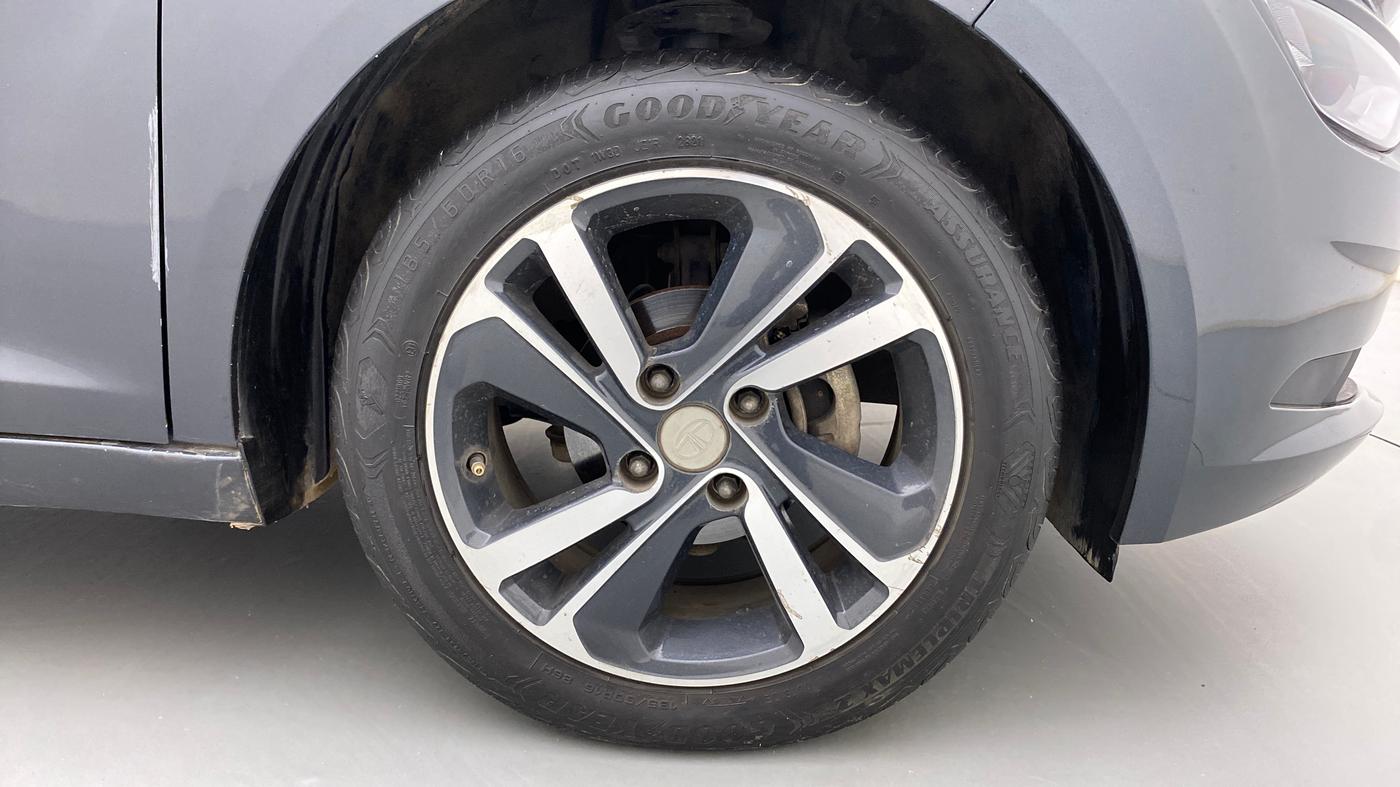 2020 Tata ALTROZ XZ DIESEL, Diesel, Manual, 71,402 km, Right Front Wheel