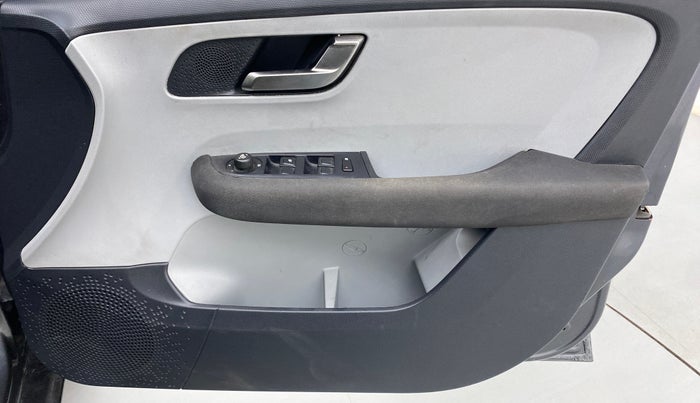 2020 Tata ALTROZ XZ DIESEL, Diesel, Manual, 71,402 km, Driver Side Door Panels Control