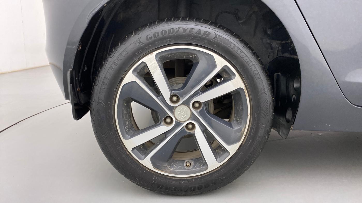 2020 Tata ALTROZ XZ DIESEL, Diesel, Manual, 71,402 km, Right Rear Wheel