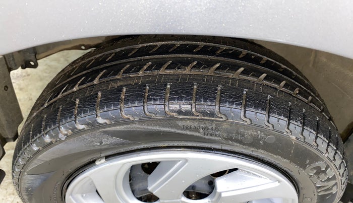 2016 Maruti Wagon R 1.0 VXI AMT, Petrol, Automatic, 41,228 km, Left Front Tyre Tread