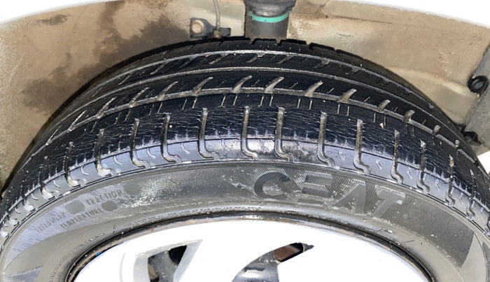 2016 Maruti Wagon R 1.0 VXI AMT, Petrol, Automatic, 41,228 km, Right Front Tyre Tread