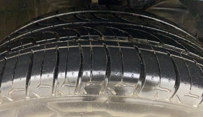 2017 Maruti Baleno ALPHA PETROL 1.2, Petrol, Manual, 51,417 km, Right Front Tyre Tread