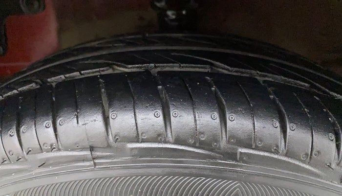 2012 Hyundai Eon ERA +, Petrol, Manual, 1,05,830 km, Left Front Tyre Tread