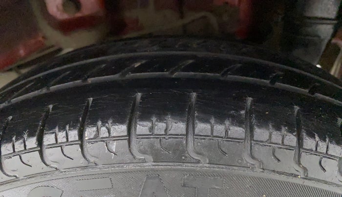 2012 Hyundai Eon ERA +, Petrol, Manual, 1,05,830 km, Left Rear Tyre Tread