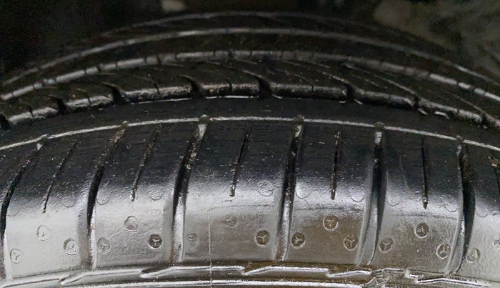 2017 Hyundai Verna 1.6 SX (O) CRDI MT, Diesel, Manual, 54,327 km, Right Rear Tyre Tread