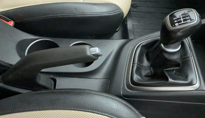2017 Hyundai Verna 1.6 SX (O) CRDI MT, Diesel, Manual, 54,327 km, Gear Lever