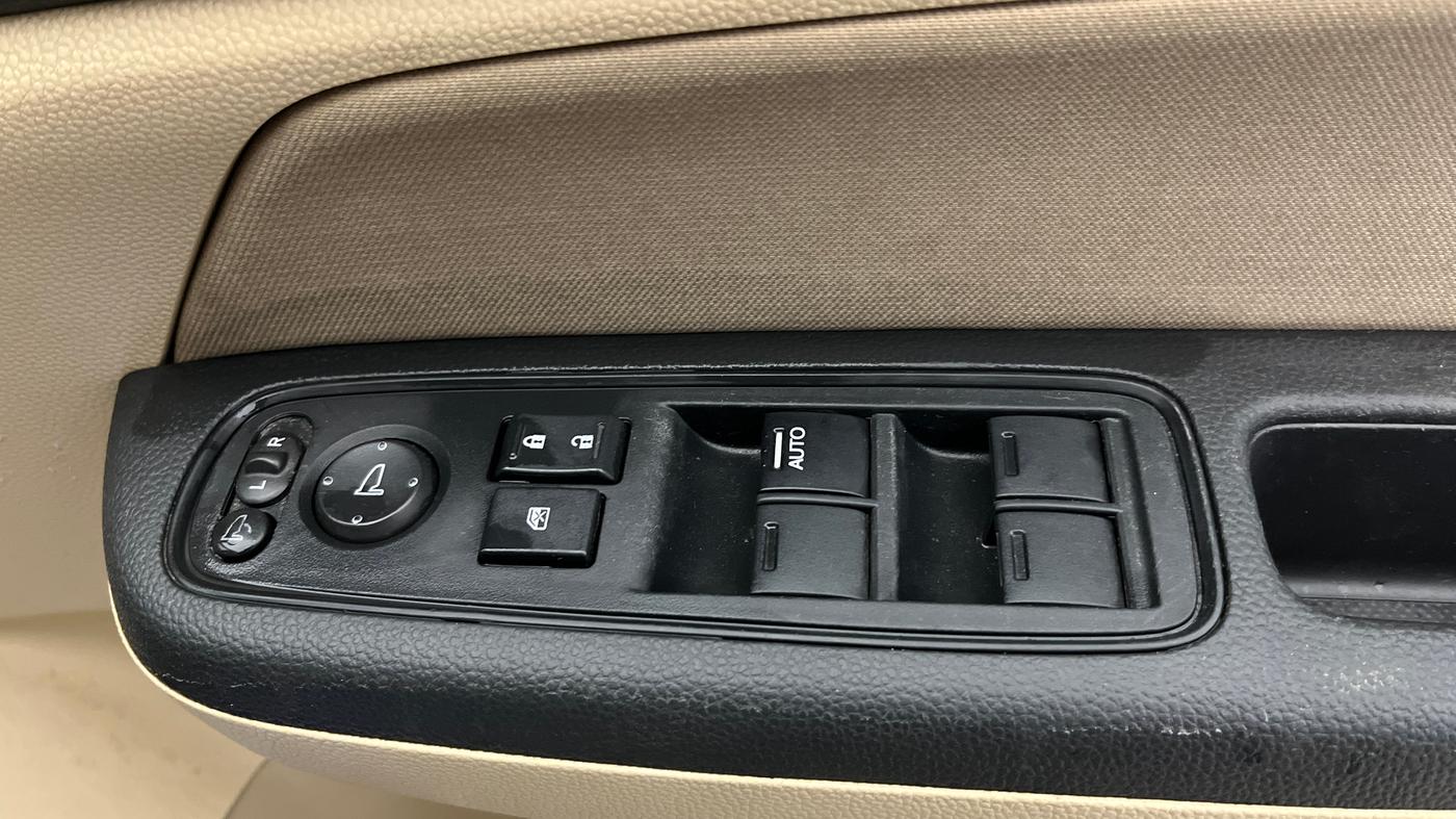 2020 Honda Amaze 1.2L I-VTEC VX CVT, Petrol, Automatic, 48,533 km, Driver Side Door Panels Control