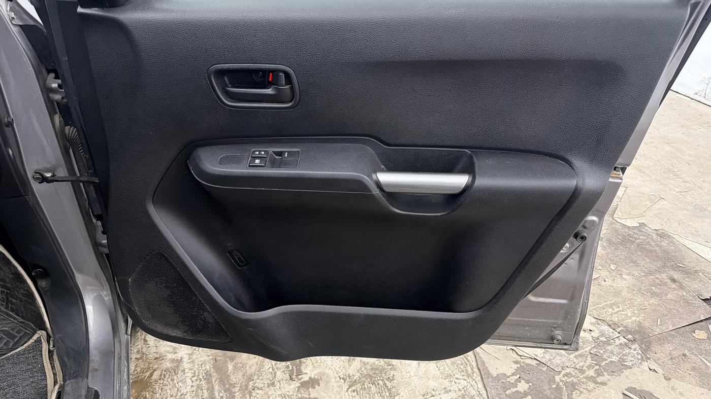 2023 Maruti IGNIS SIGMA 1.2, Petrol, Manual, 47,438 km, Driver Side Door Panels Control