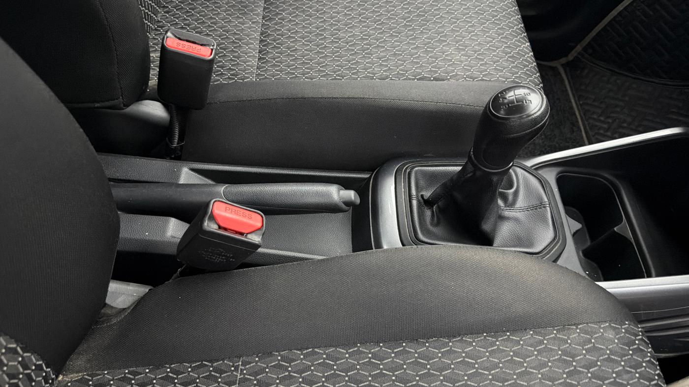 2023 Maruti IGNIS SIGMA 1.2, Petrol, Manual, 47,438 km, Gear Lever