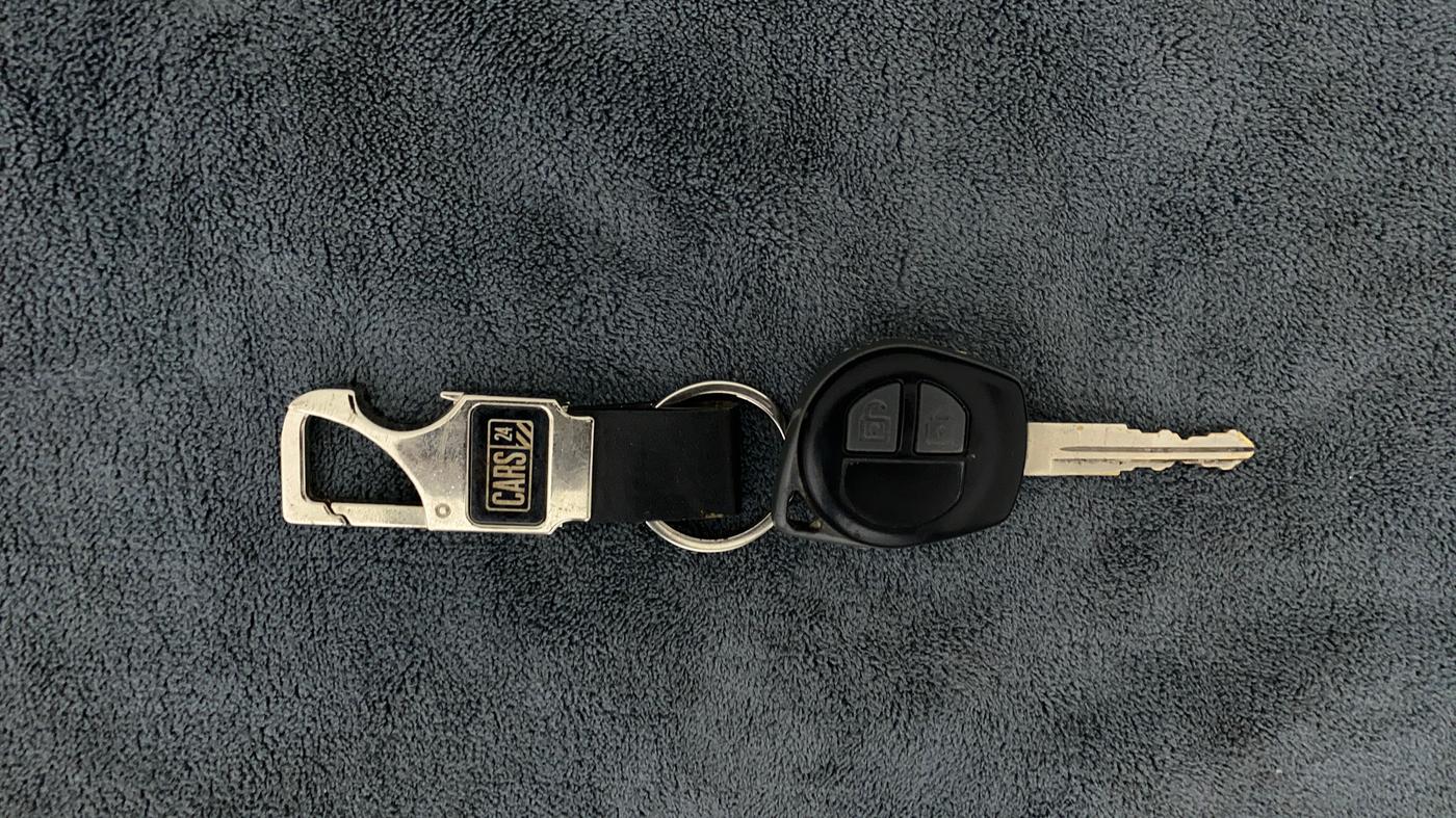 2013 Maruti Swift VXI, Petrol, Manual, 85,750 km, Key Close Up