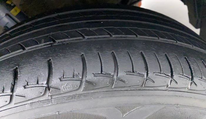 2013 Maruti Swift VXI, Petrol, Manual, 85,750 km, Right Front Tyre Tread