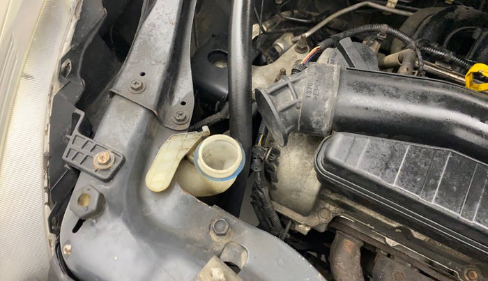 2013 Maruti Swift VXI, Petrol, Manual, 85,750 km, Front windshield - Wiper bottle cap missing