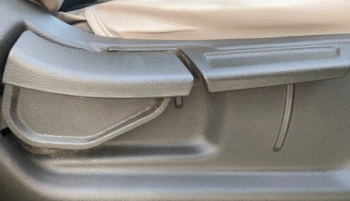 2021 Hyundai VENUE SX PLUS 1.0 TURBO DCT, Petrol, Automatic, 25,775 km, Driver Side Adjustment Panel