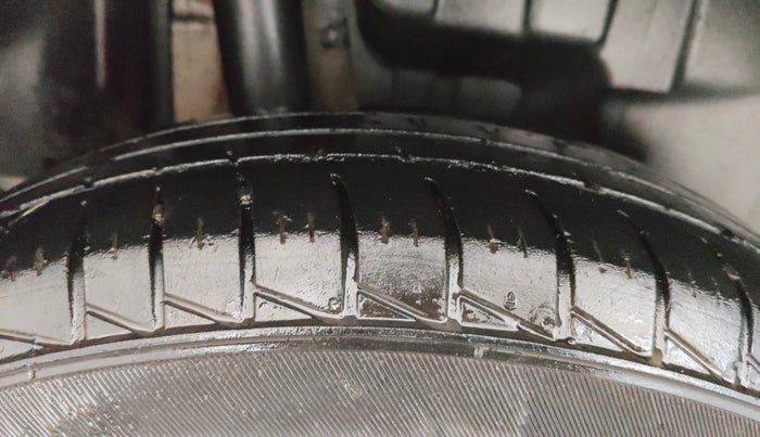 2019 Maruti Swift VXI, Petrol, Manual, 1,05,798 km, Right Rear Tyre Tread