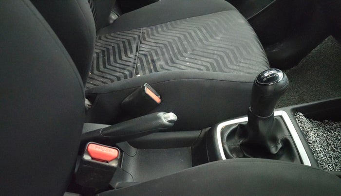 2019 Maruti Swift VXI, Petrol, Manual, 1,05,798 km, Gear Lever