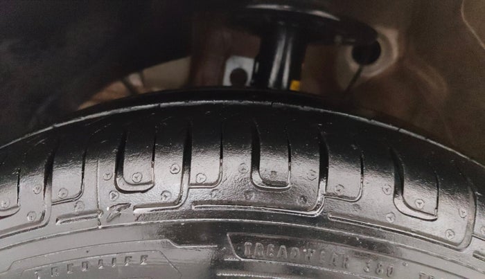 2019 Maruti Swift VXI, Petrol, Manual, 1,05,798 km, Left Front Tyre Tread