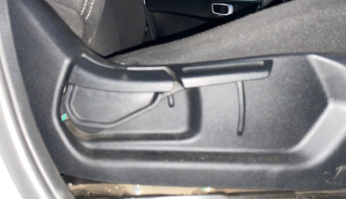 2021 Hyundai VENUE SX 1.0 TURBO, Petrol, Manual, 65,283 km, Driver Side Adjustment Panel